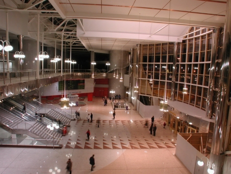 Интерьер нового здания вокзала, 30 декабря 2000 года