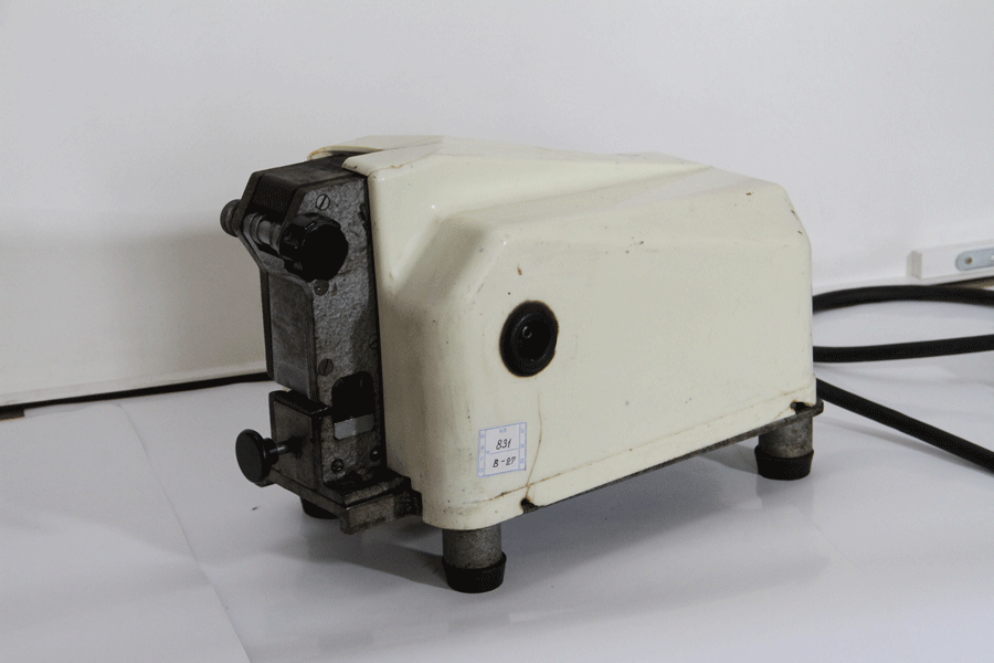 Электрокомпостер типа ЭКР-68  с механизмом для ручного компостирования билетов.
